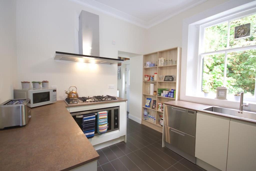 Rossmay House - 4 Bedroom Scottish Villa With Waterfront / Mountain Views Arrochar Buitenkant foto