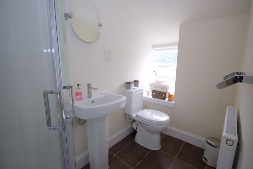 Rossmay House - 4 Bedroom Scottish Villa With Waterfront / Mountain Views Arrochar Buitenkant foto