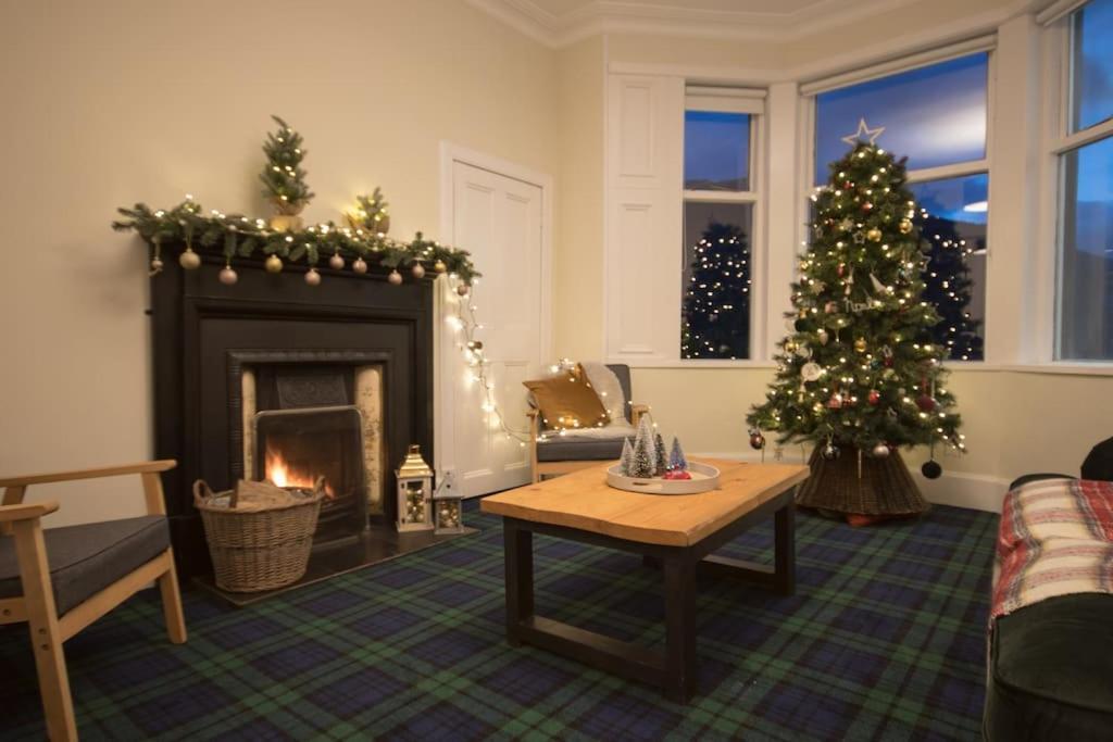 Rossmay House - 4 Bedroom Scottish Villa With Waterfront / Mountain Views Arrochar Buitenkant foto