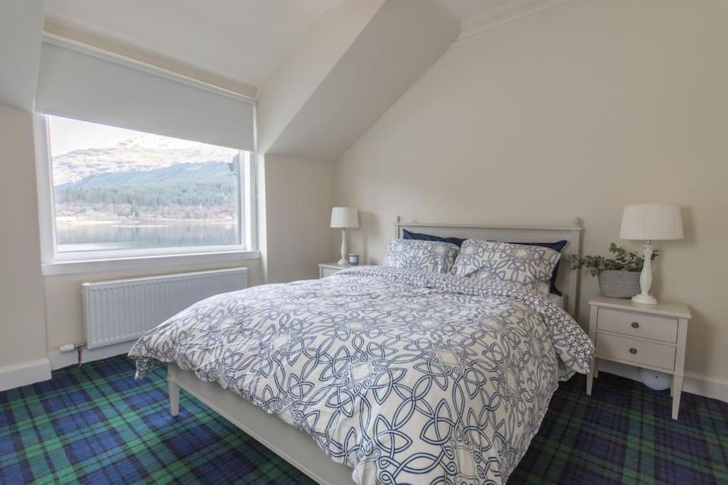 Rossmay House - 4 Bedroom Scottish Villa With Waterfront / Mountain Views Arrochar Buitenkant foto