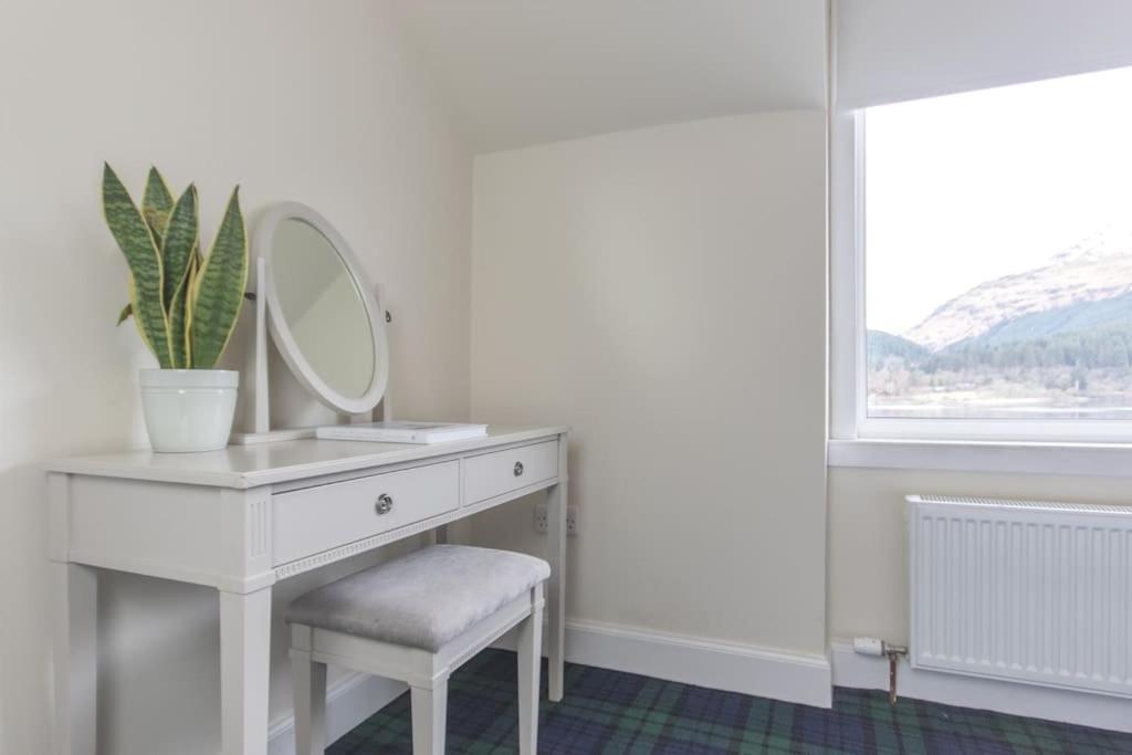 Rossmay House - 4 Bedroom Scottish Villa With Waterfront / Mountain Views Arrochar Buitenkant foto