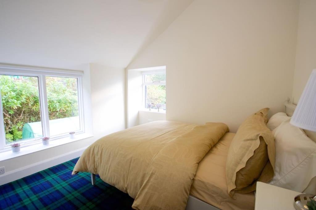 Rossmay House - 4 Bedroom Scottish Villa With Waterfront / Mountain Views Arrochar Buitenkant foto